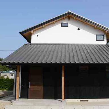 三河材と漆喰の家