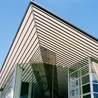 川の駅はちけんや