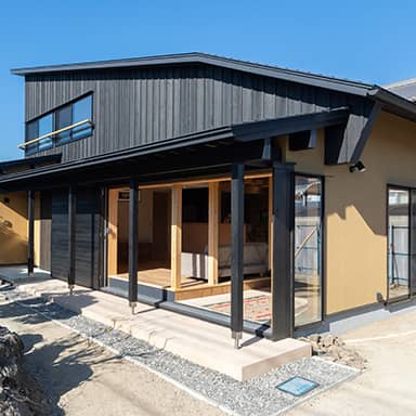 恩地町　屈折屋根の家