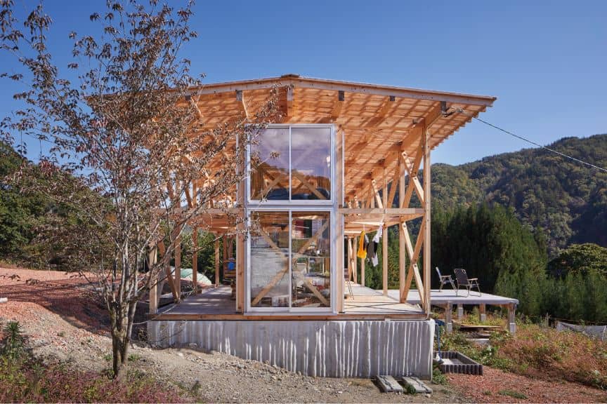 ＴＨＥ　ＳＥＳＥＲＡＧＩ　ＣＡＭＰ　－地域資源で建てる基地－